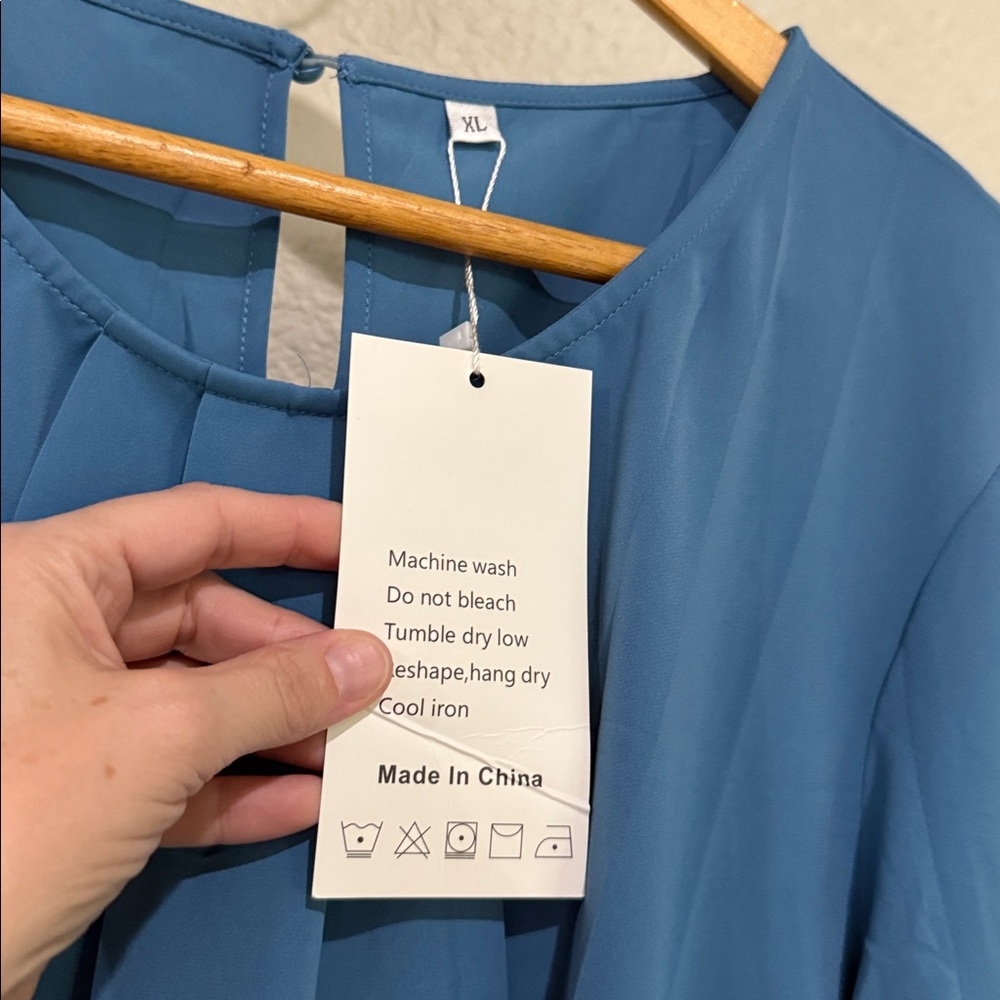 NWT Tasamo Elegant Blue Women's Top with petal sleeve detail size XL. - Picture 3 of 7